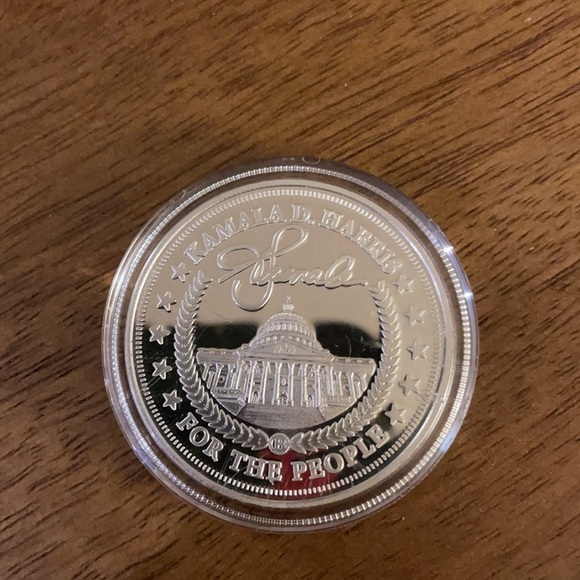 Kamala Harris coin - Picture 2 of 2